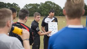 Un puști în vârstă de 22 de ani, cel mai tânăr tehnician din istoria Cupei Angliei. "Visul meu e să antrenez în Premier League"