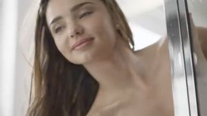 Miranda Kerr, protagonista unei reclame sexy pentru una dintre cele mai cunoscute firme de echipament sportiv