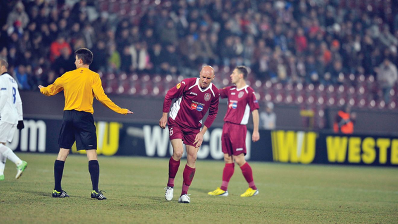 CFR-ul a suferit o pierdere grea încă de la începutul meciului!** Mureșan s-a „rupt" în minutul 8