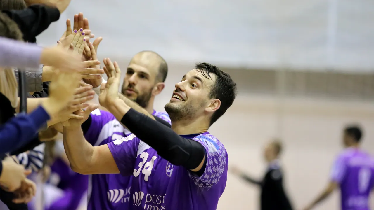 CSM București, în stare de șoc! Echipa de handbal masculin este la un meci de eliminare în play-off-ul Ligii Naționale, chiar după primul tur. Poli Timișoara a avut un trio de vis în Sala 