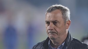 EXCLUSIV | O nouă voce importantă cere plecarea unui titular de la Dinamo! Rednic a spus "nu", dar fotbalistul a simțit pericolul