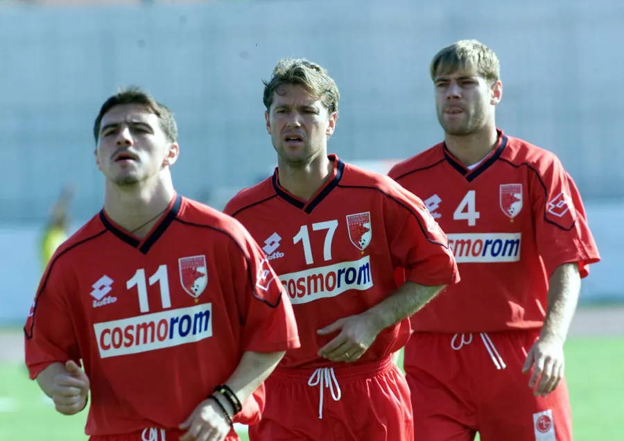 Răducioiu (central) este unul dintre produsele 100% ale Academiei Dinamo 