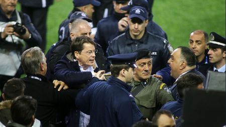 UEFA le-a declarat război cluburilor care nu-și pot stăpâni ultrașii: întâlnire de urgență după scenele ireale din Grecia