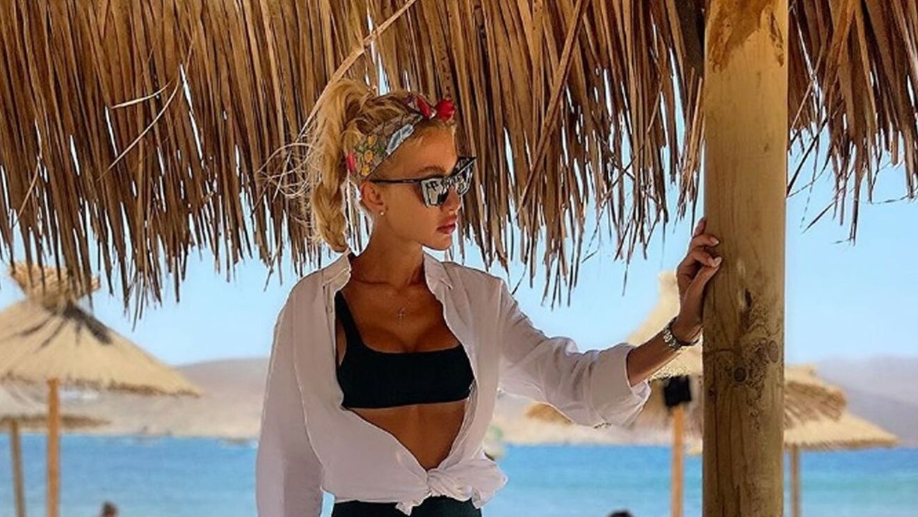 Ioana Marcu, soția lui Ciprian Marica, apariție îndrăzneață. S-a filmat într-o ținută provocatoare, care a lăsat la vedere destul de mult. GALERIE FOTO