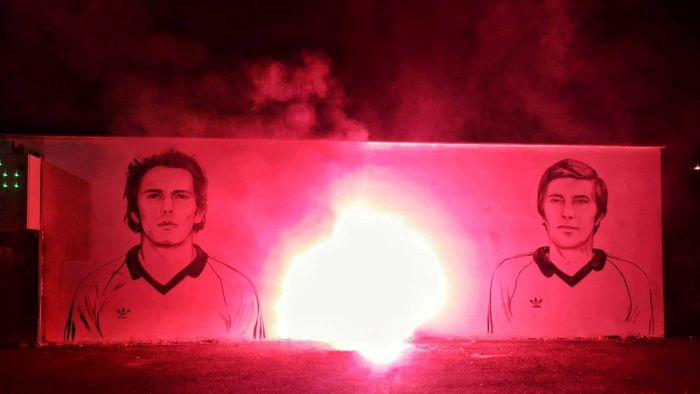 Legendele „maxime” Zoli Crişan şi Nae Tilihoi, pictate în centrul Craiovei. Fiii celor două glorii ale Ştiinţei s-au fotografiat lângă chipurile celebrilor taţi
