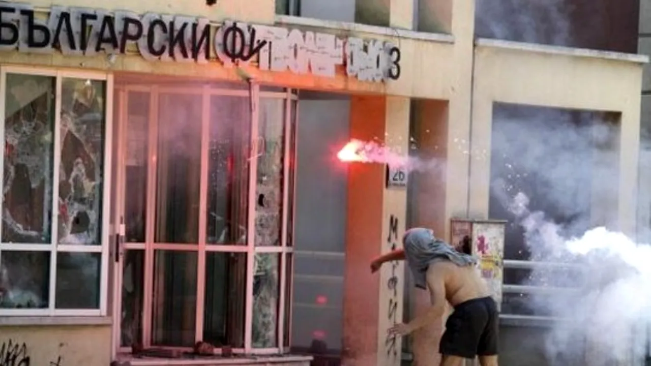 VIDEO: Ultrașii lui ȚSKA nu acceptă falimentul. Au provocat haos la Sofia