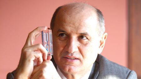 George Copos, inamicul Rapidului!** Clubul, la un pas de INSOLVENȚĂ‚! Singura soluție care poate scoate echipa din criză: