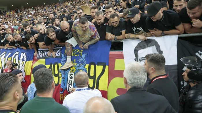 Complot între suporteri și Jandarmerie?! Dezvăluiri făcute după România - Kosovo și acuzații grave la adresa oaspeților: „Au verificat banner-ul, ne-au lăsat să intrăm cu el!” | VIDEO EXCLUSIV ProSport Live