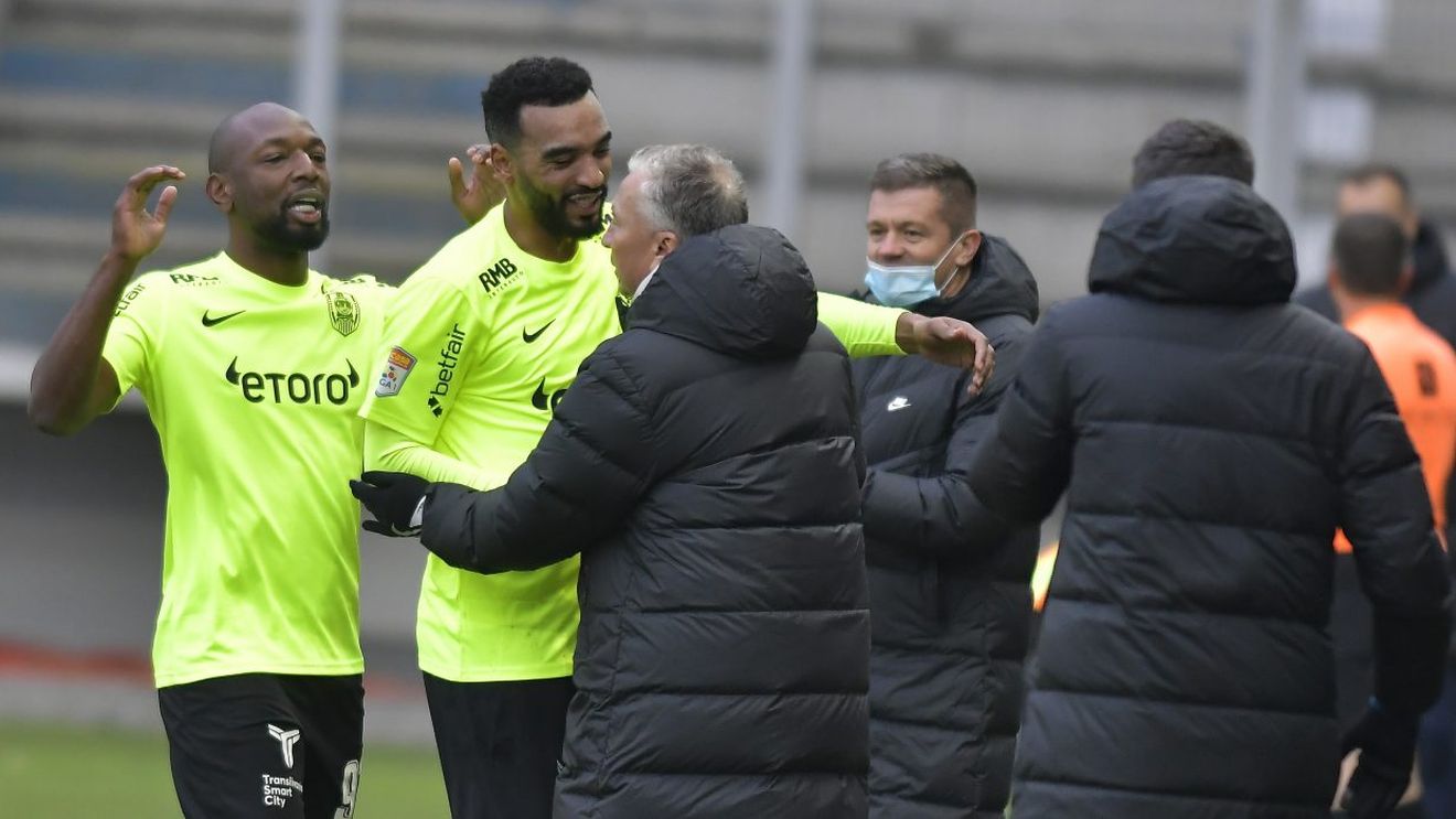 Chindia - CFR Cluj 0-1. Billel Omrani îl face pe Dan Petrescu să zâmbească, după o execuție superbă, precedată de o nouă fază controversată