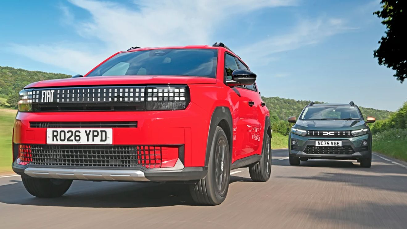 Britanicii au comparat o Dacia Sandero Stepway cu o Fiat Grande Panda şi au dat verdictul: „Un duel briliant”