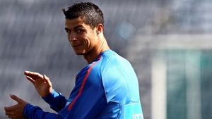 "Sper să sărbătoresc câștigarea multor titluri alături de Mourinho!"