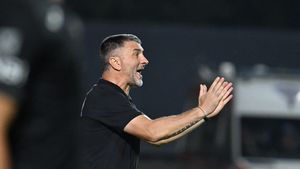 Adrian Mihalcea anunță două transferuri la UTA, după victoria din Cupă, de la Lupeni: un fotbalist vine de la Rapid!
