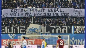 Fanii Universităţii Craiova l-au omagiat pe artistul dispărut recent: „Ne vei cânta acum din Cer”