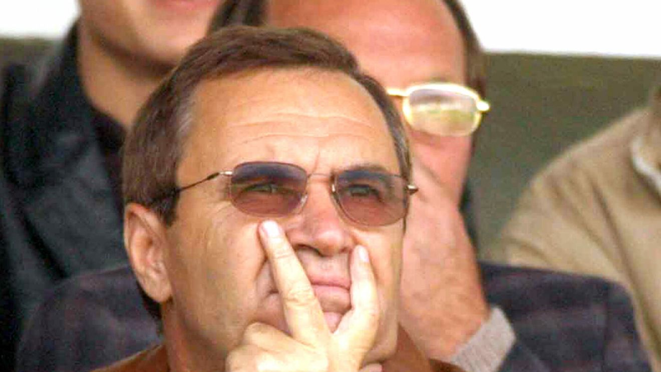 „Ai grijă să închizi ușa acolo, că sunt oameni răi, să nu-ți facă în timpul nopții ceva”. Dan Diaconescu a povestit dialogul fabulos pe care Dinel Staicu l-a avut din pușcărie, prin telefon, cu mama sa