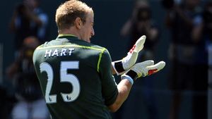 VIDEO Concurența cu Pantilimon îl face pe Hart să apeleze la talente ascunse!** Cum invocă un "zid minune" în lupta cu românul de 2,03 m