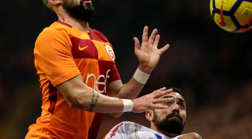 Latovlevici s-a pus rău cu fanii lui Galatasaray! Fundașul nu a mai rezistat și a cerut să fie schimbat din cauza presiunii în partida din campionat. Reacția conducerii clubului | VIDEO