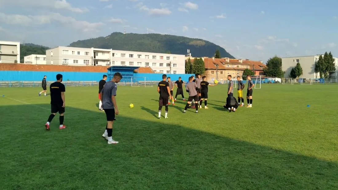FC Brașov, monopol pe bazele sportive din oraș? Jucătorii de la SR Brașov s-au trezit la 6 dimineața pentru a merge la antrenament! ”E o mare bătaie de joc”