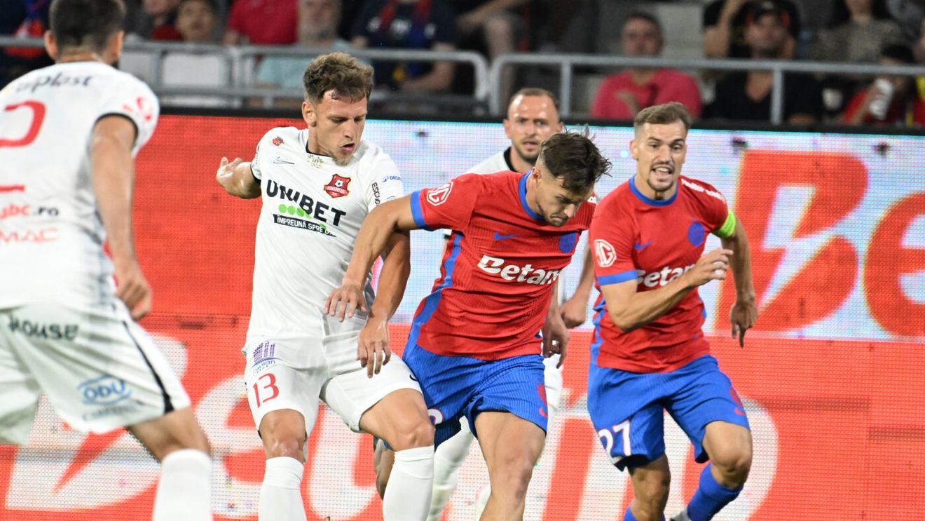 Gigi Becali și-a „nimicit” vedetele la pauza meciului FCSB – Hermannstadt! Trei nume grele, out din echipă după numai 45 de minute