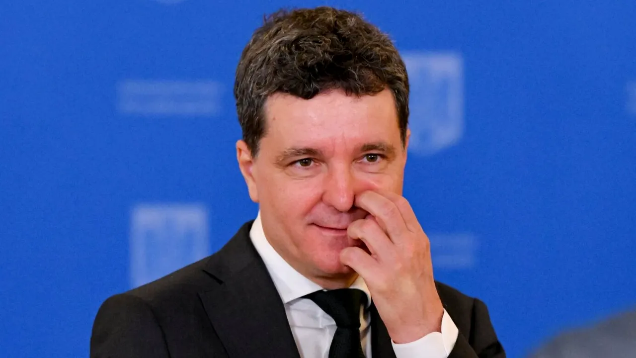 Nicușor Dan, pus la zid pentru gestul devenit viral în România: „Păcat că la inundații n-a fost”