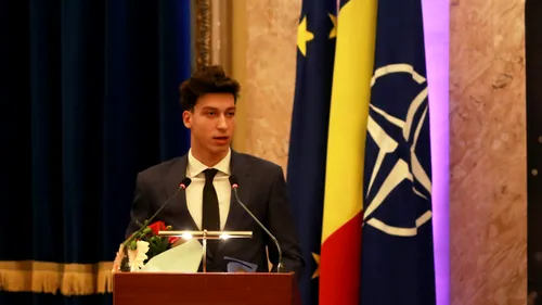 Dezvăluiri neașteptate ale lui Vlad Stancu, înotătorul de 17 ani care va reprezenta România la Jocurile Olimpice din 2024! Face yoga, se uită la UFC și îl admiră pe Mike Tyson: „Îmi plăcea gândirea lui” | VIDEO EXCLUSIV Drumul spre Paris