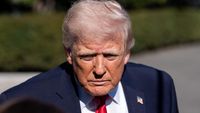 Donald Trump i-a amuțit pe toți după ce i-a spus altui bărbat: „Puteai să fii manechin. Ești prea frumos pentru a fi luptător”