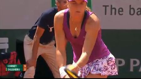 Cronica unui meci de tenis în care publicul a cântat ca la fotbal. Eroine: Cornet și Dulgheru. Alexandra, eliminată în turul doi la Roland Garros pe refrenul "Allez!"