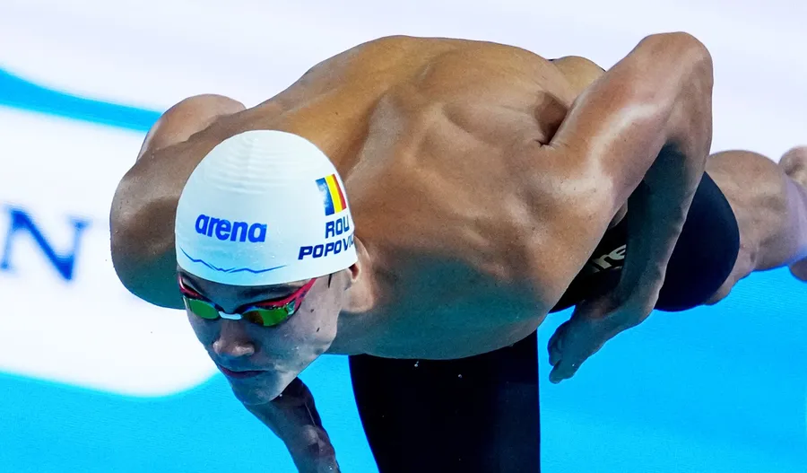 David Popovici mai rapid în apă decât un urs polar sau un tigru. Viteza din finale e uluitoare, peste a oricărui alt animal terestru care înoată