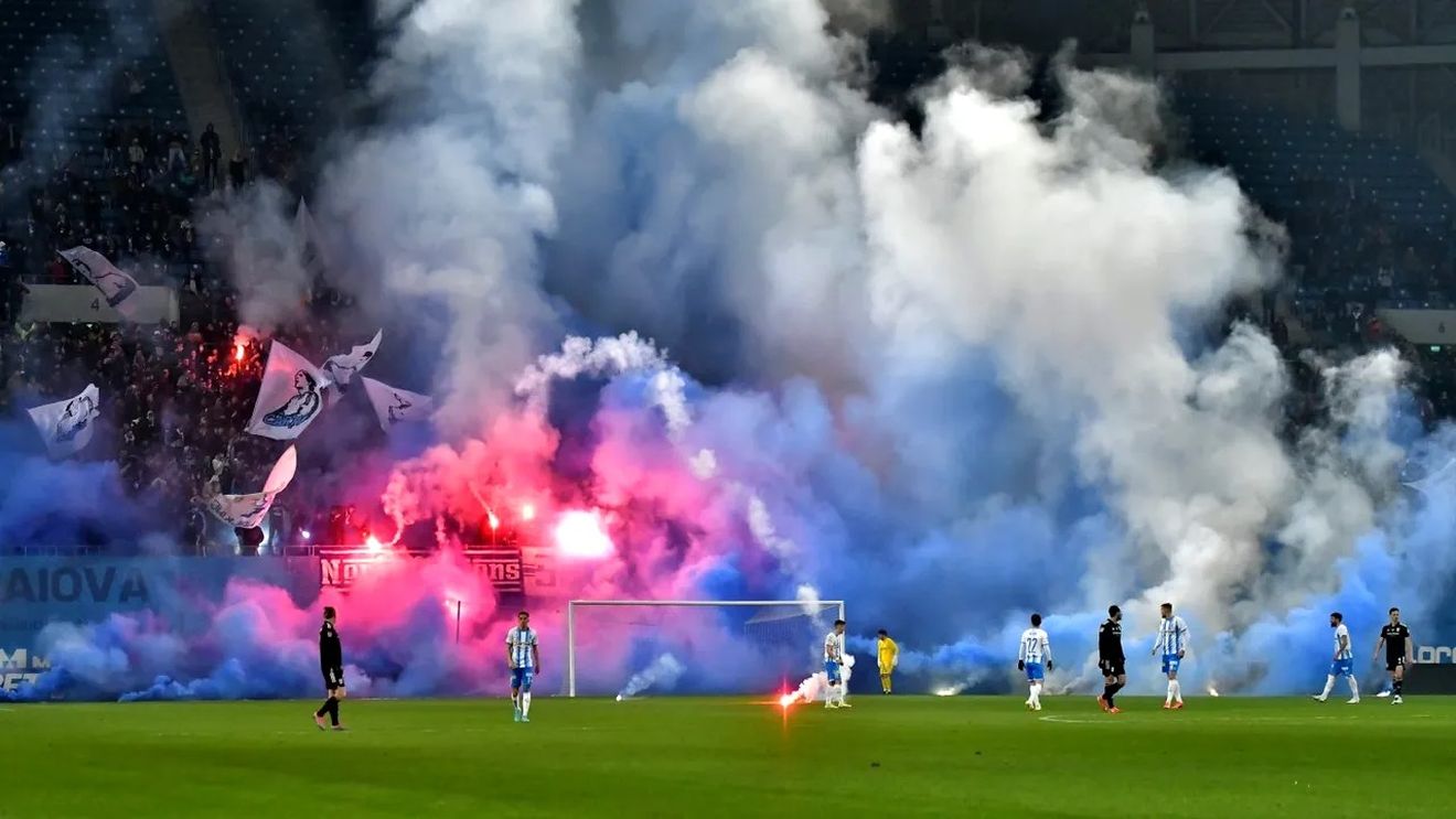 Suporterii Universității Craiova se revoltă împotriva patronului: „Ştiinţa merită antrenor! Papură, dispari! Rotaru, trezeşte-te!”