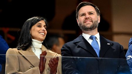 Marea campioană nu s-a abținut după ce JD Vance și soția lui Usha au fost huiduiți copios la Jocurile Olimpce: „El e atât de slab!”