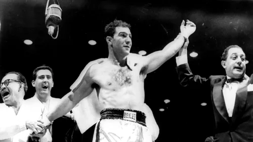 Mayweather părăsește boxul doborând un mit: i-a luat recordul lui „Rocky” după 62 de ani și este, acum, boxerul cu cea mai lungă serie de invincibilitate din istorie. Ce au în comun cei doi invincibili + reacția fiului regretatului pugilist