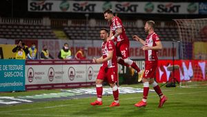 Dinamo - Hermannstadt 2-0! Video Online etapa a 7-a din play-out-ul Ligii 1. „Câinii” scapă matematic de retrogradarea directă. Dusan Uhrin, a patra victorie la rând