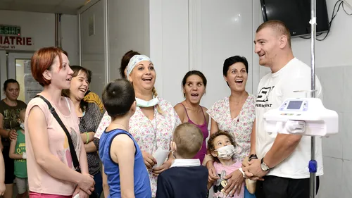 Cătălin Moroșanu și Bogdan Stoica i-au vizitat pe copiii bolnavi de leucemie de la Fundeni