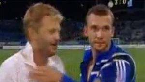 Shevchenko, șuț de Ucraina :) A lăsat un reporter fără portofel, în direct!