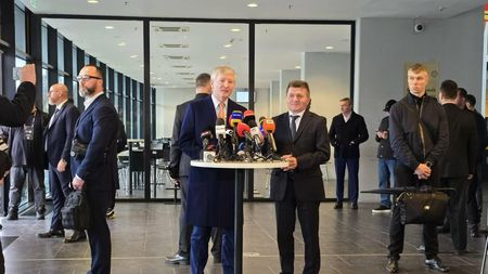 Secretul lui Rinat Ahmetov. Ce era ascuns în gențile pe care le aveau bodyguarzii săi la priveghiul lui Mircea Lucescu