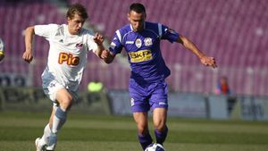 Axente, în război cu fanii!** Atacantul se apără: "Nu am arătat niciun deget mijlociu!"