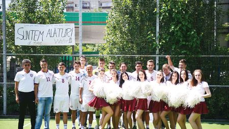 Spectacol la liceu! Elevii lui Marian Rada au jucat un meci de caritate