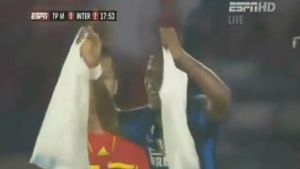 VIDEO** Golul lui Eto'o "cântărește" cât un nou trofeu! Chivu, campion mondial!** Vezi bucuria originală a atacantului!