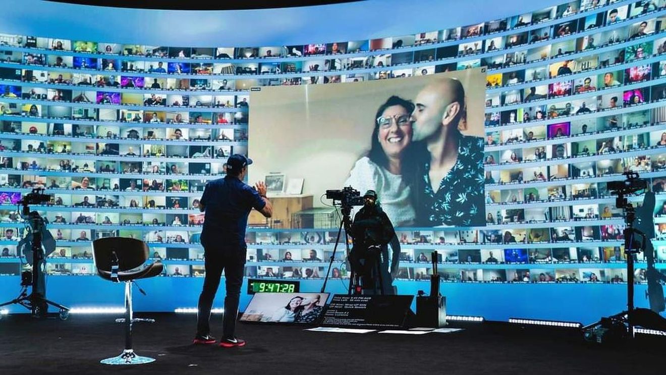 Cum se vor organiza evenimentele de Crăciun ale companiilor în 2020? Concerte, workshop-uri, conferințe, stand-up, toate online. Nume mari din televiziunea românească se alătură distracției
