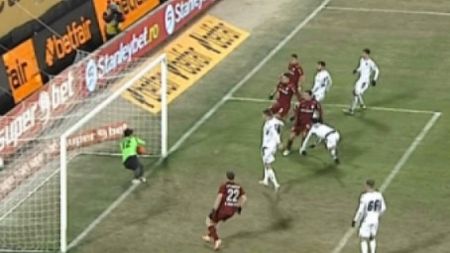 Scandal uriaș la meciul CFR Cluj - FC Voluntari! Ardelenii au cerut gol la execuția lui Vinicius, dar arbitrul a considerat că mingea nu a trecut de linia porții. Verdictul lui Ion Crăciunescu