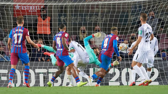 Barcelona - Granada 1-1. Catalanii au fost aproape de o mare rușine, dar Koeman a fost salvat în minutul 90 de noua „perlă”