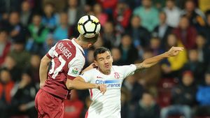 Romario Benzar a fost scos din minți de Hațegan: "Am avut un penalty evident, pur și simplu n-a vrut să dea! Am avut noroc că nu mi-a rupt piciorul"