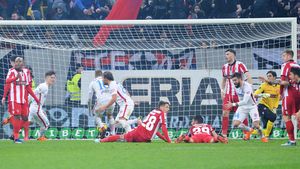 A căzut primul cap: Gabi Enache și-a reziliat contractul cu FCSB! Cea mai probabilă destinație a fundașului "mazilit" de Becali