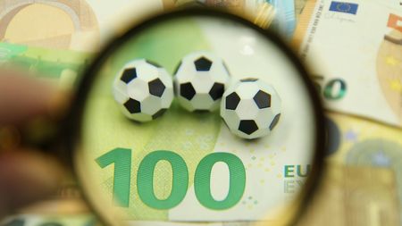 „Bank of America” a anunțat că nu mai e mult până se va face transferul de 1.000.000.000 de euro în fotbal
