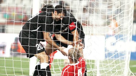 EMoții cu apărarea pentru Ando