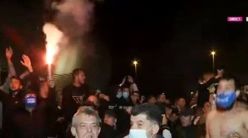 Atmosferă incendiară în Bănie! Fanii Universității Craiova, petrecere în plină stradă alături de jucători, după victoria cu FCSB | FOTO