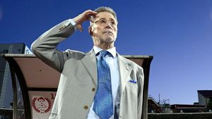 Cornel Dinu dă cărțile pe față și dezvăluie de ce nu a fost acceptat Dănuț Lupu de liderii Generației de Aur, care nici nu l-au chemat la meciul de retragere! „Era capabil să facă în teren lucruri care îi erau superioare lui Gică Hagi”