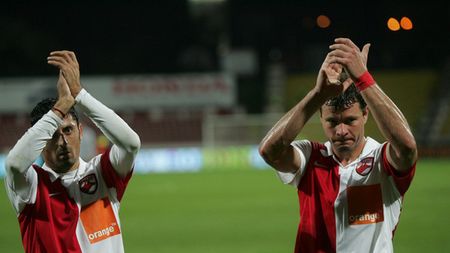 Trecutul îi condamnă pe "câini" la titlu!** Start PERFECT în noul sezon