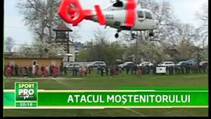 VIDEO / **Meci de fotbal din România, întrerupt de aterizarea unui elicopter
