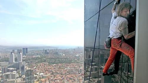 Alain Robert „Spiderman” va escalada Intercontinentalul