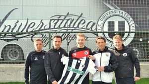 "Șepcile portocalii". "U" Cluj a mai luat un olandez care are 174 de meciuri în liga secundă